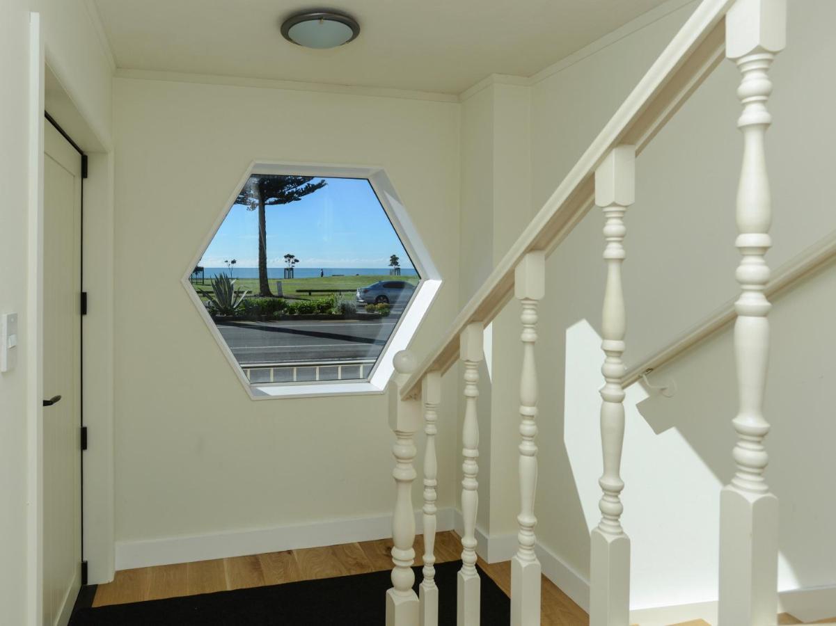 Marine Parade Magic - Napier Holiday Home ภายนอก รูปภาพ